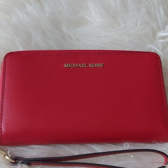 Michael Kors Handbags - Michael kors jet set wristlet